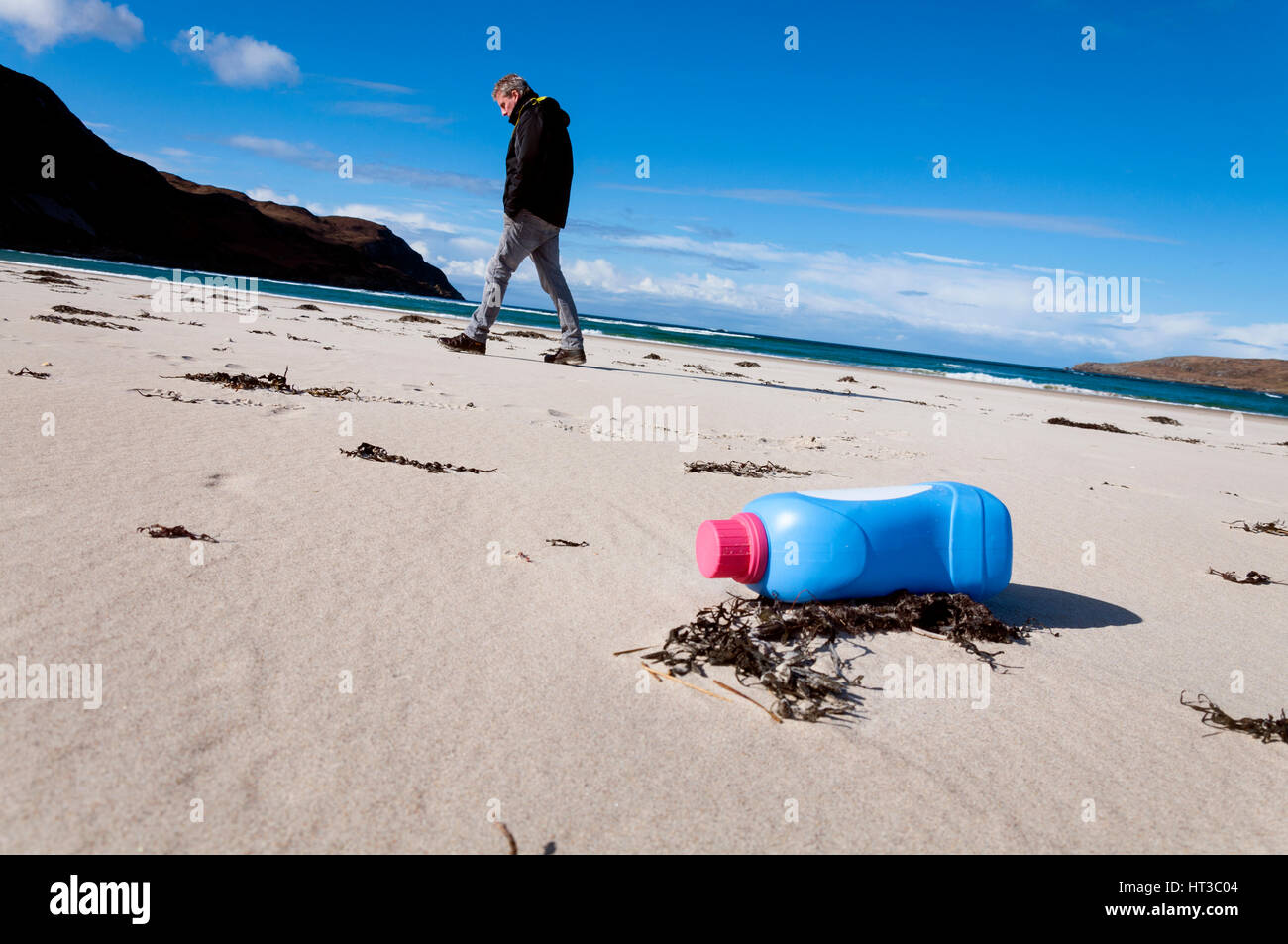 Kunststoff-Flasche waste Umweltverschmutzung auf Maghera Strand, Ardara, County Donegal, Irland Stockfoto