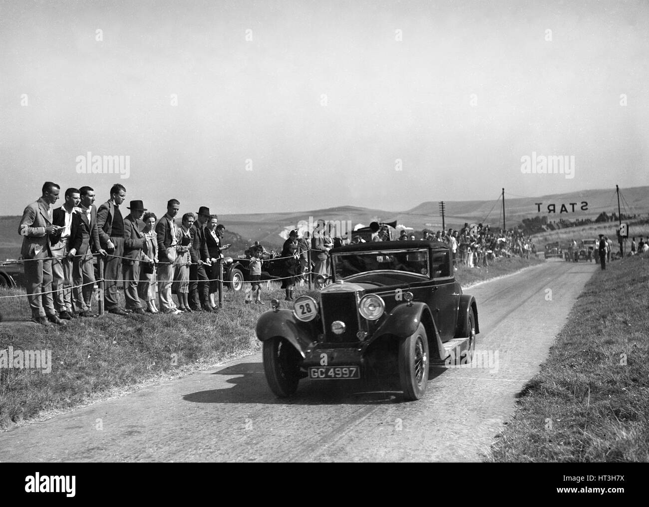 Invicta von HJ Broadbent im Wettbewerb bei den Bugatti Besitzer Club Lewes Speed Trials, Sussex, 1937. Künstler: Bill Brunell. Stockfoto