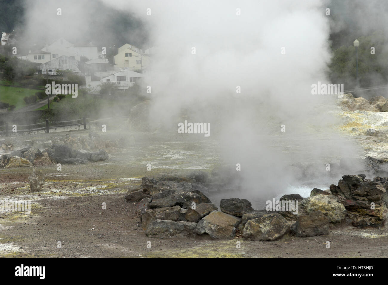 Eine Reihe von thermischen heißen Quellen in den öffentlichen Park von Furnas, Insel Sao Miguel, Azoren, Portugal Stockfoto