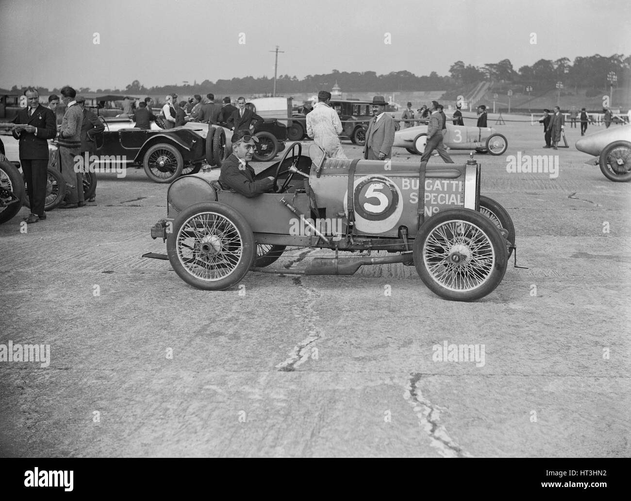 Bugatti von JR Jeffery, Sieger des Rennens an einem Surbiton Motor Club treffen, Brooklands, Surrey, 1928. Künstler: Bill Brunell. Stockfoto