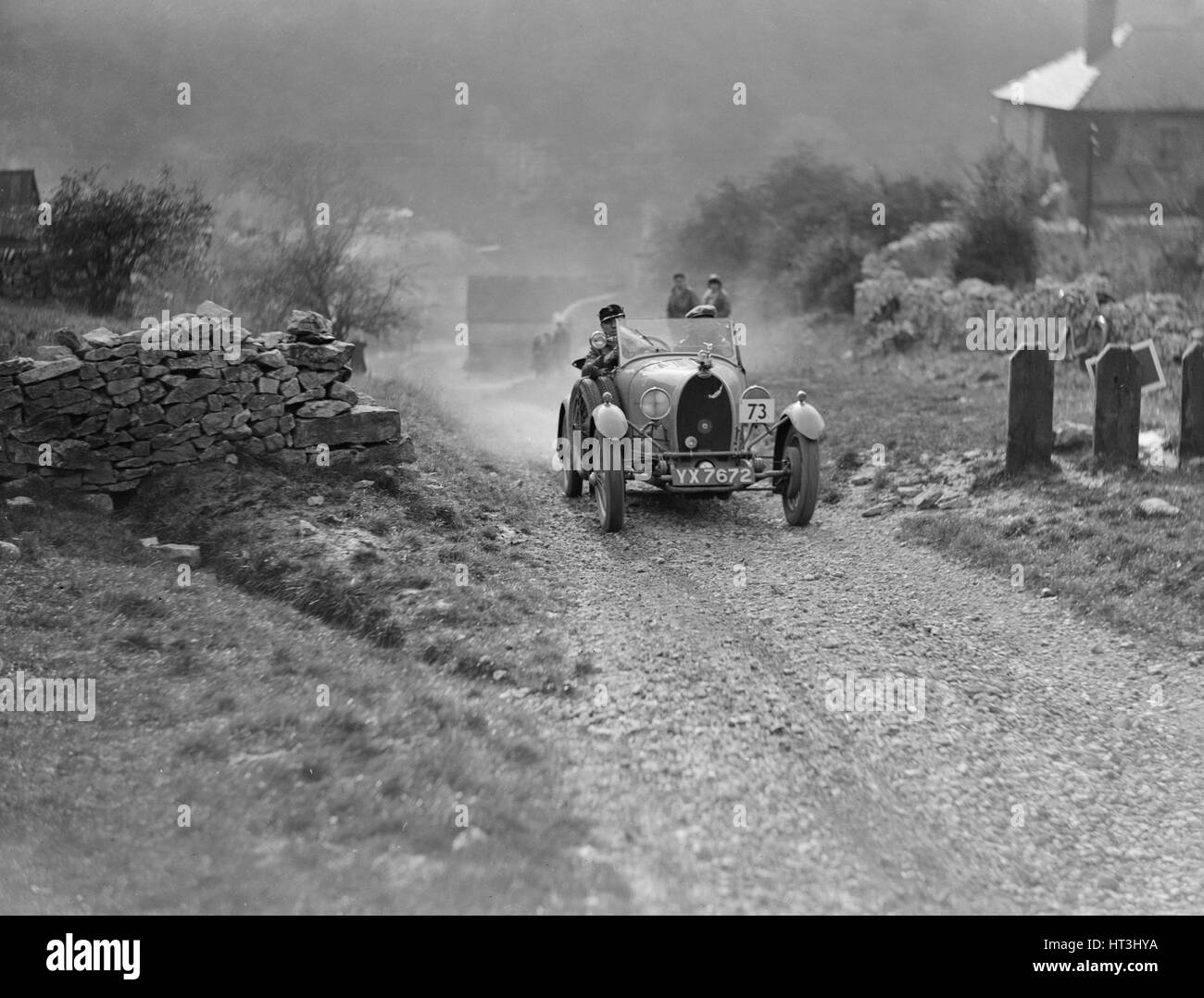 Bugatti Typ 40 von HW Blaw konkurrieren in der MCC sportliche Studie, 1930. Künstler: Bill Brunell. Stockfoto