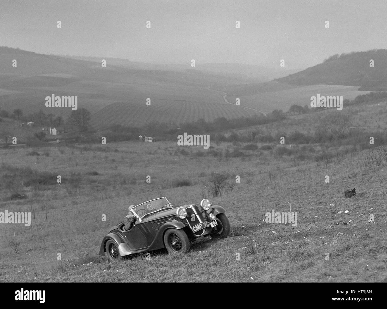 Frazer-Nash BMW 319 im Wettbewerb auf der London Motor Club Coventry Cup Trial, Knatts Hill, Kent, 1938. Künstler: Bill Brunell. Stockfoto