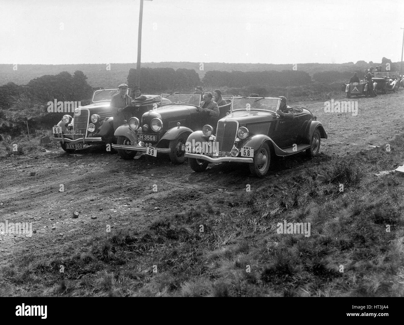 Drei Ford V8s am Sunbac Inter Club Team Versuch, 1935. Künstler: Bill Brunell. Stockfoto