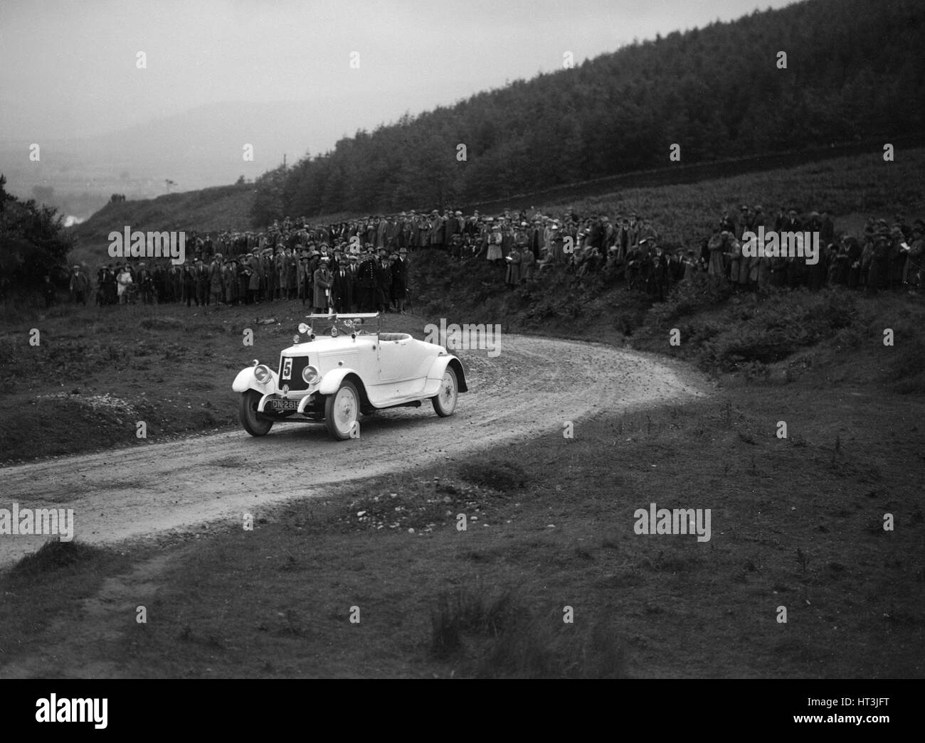 Armstrong-Siddeley öffnen 2-Sitzer im Wettbewerb in Caerphilly Hillclimb, Wales, 1922. Künstler: Bill Brunell. Stockfoto