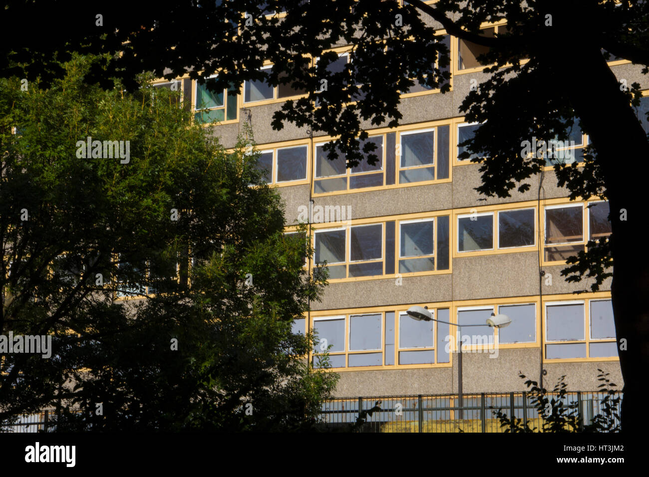 Ein Block von Gemeindewohnungen in der Heygate-Siedlung in South East London. Zwischen 2011 und 2014 wurde es abgerissen. Stockfoto