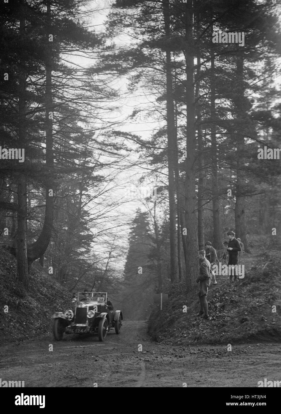 Lea-Francis Hyper 2-Sitzer im Wettbewerb in der GBA Half-Day Trial, Hurtwood Hill, Surrey, 1930. Künstler: Bill Brunell. Stockfoto