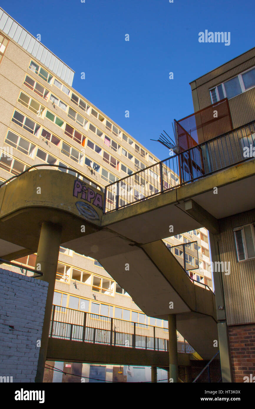 Ein Block von Gemeindewohnungen in der Heygate-Siedlung in South East London. Zwischen 2011 und 2014 wurde es abgerissen. Stockfoto