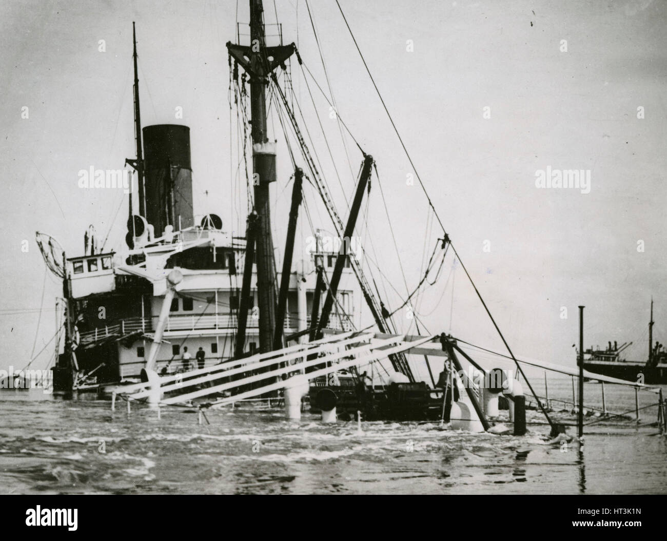 Schwere Schiffskollision in der Elbe, 31. Mai 1933.  Künstler: unbekannt. Stockfoto
