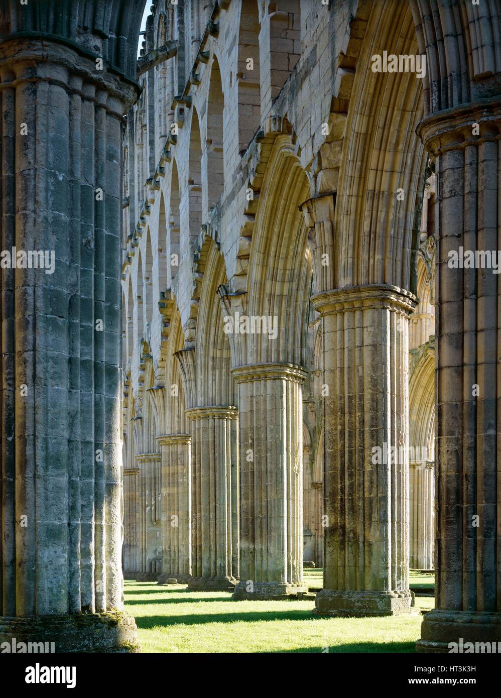 Rievaulx Abbey, c1990-2010. Künstler: Joe Cornish. Stockfoto