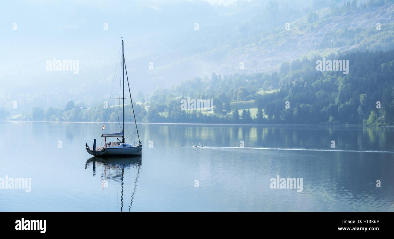 Sonnigen Sommermorgen am Grundlsee, Alpen, Österreich, Europa. Stockfoto