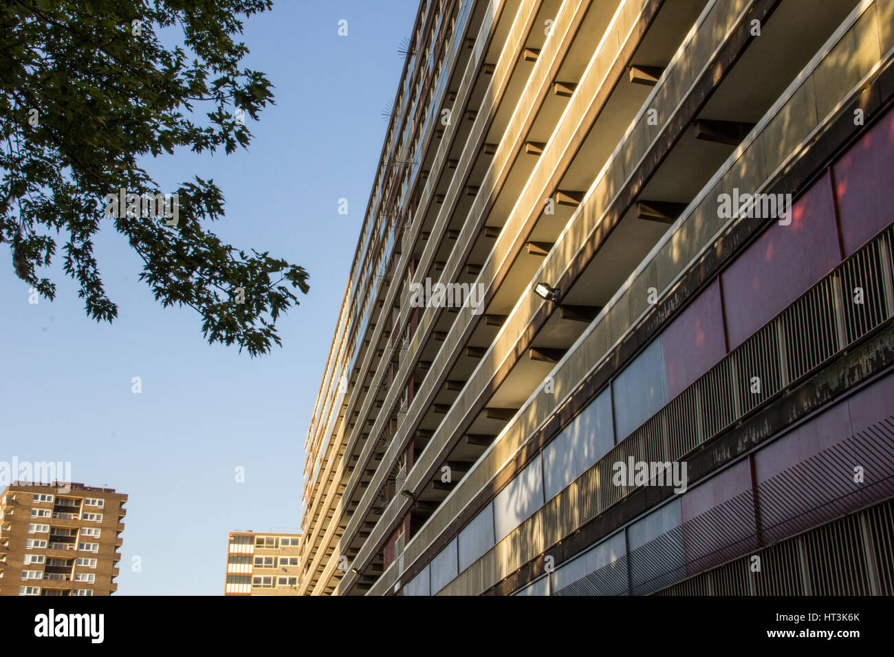 Ein Block von Gemeindewohnungen in der Heygate-Siedlung in South East London. Zwischen 2011 und 2014 wurde es abgerissen. Stockfoto