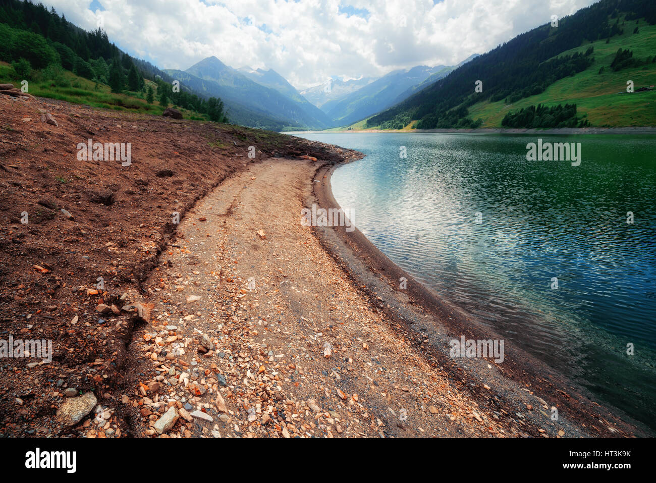 Erstaunliche Sommermorgen auf dem fantastischen Speicher Durlaßboden See. Alpen, Österreich, Europa. Stockfoto