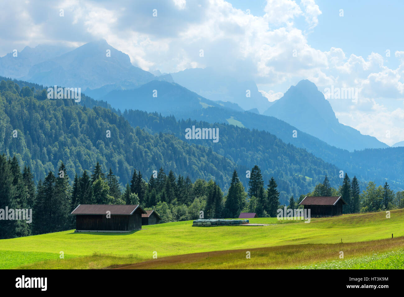 Allein Haus auf Alpen Berg Stockfoto