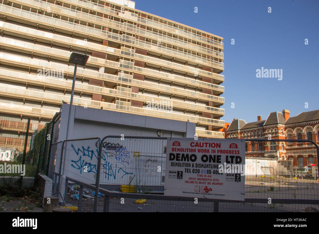 Ein Block von Gemeindewohnungen in der Heygate-Siedlung in South East London. Zwischen 2011 und 2014 wurde es abgerissen. Stockfoto