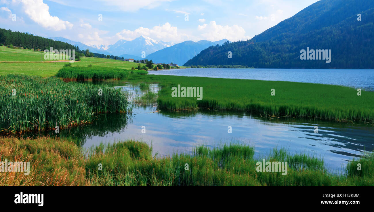 Schöne Aussicht auf den See Muta (Haidersee) und Ortler Gipfel, befindet sich nahe dem Dorf St. Valentin, Alpen, Italien, Europa. Stockfoto
