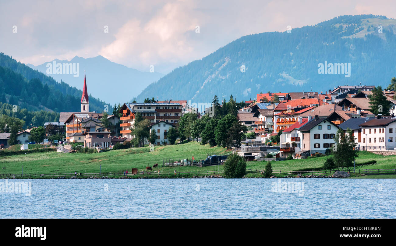 Schöne Aussicht auf den See Muta (Haidersee) befindet sich nahe dem Dorf St. Valentin, Alpen, Italien, Europa. Stockfoto