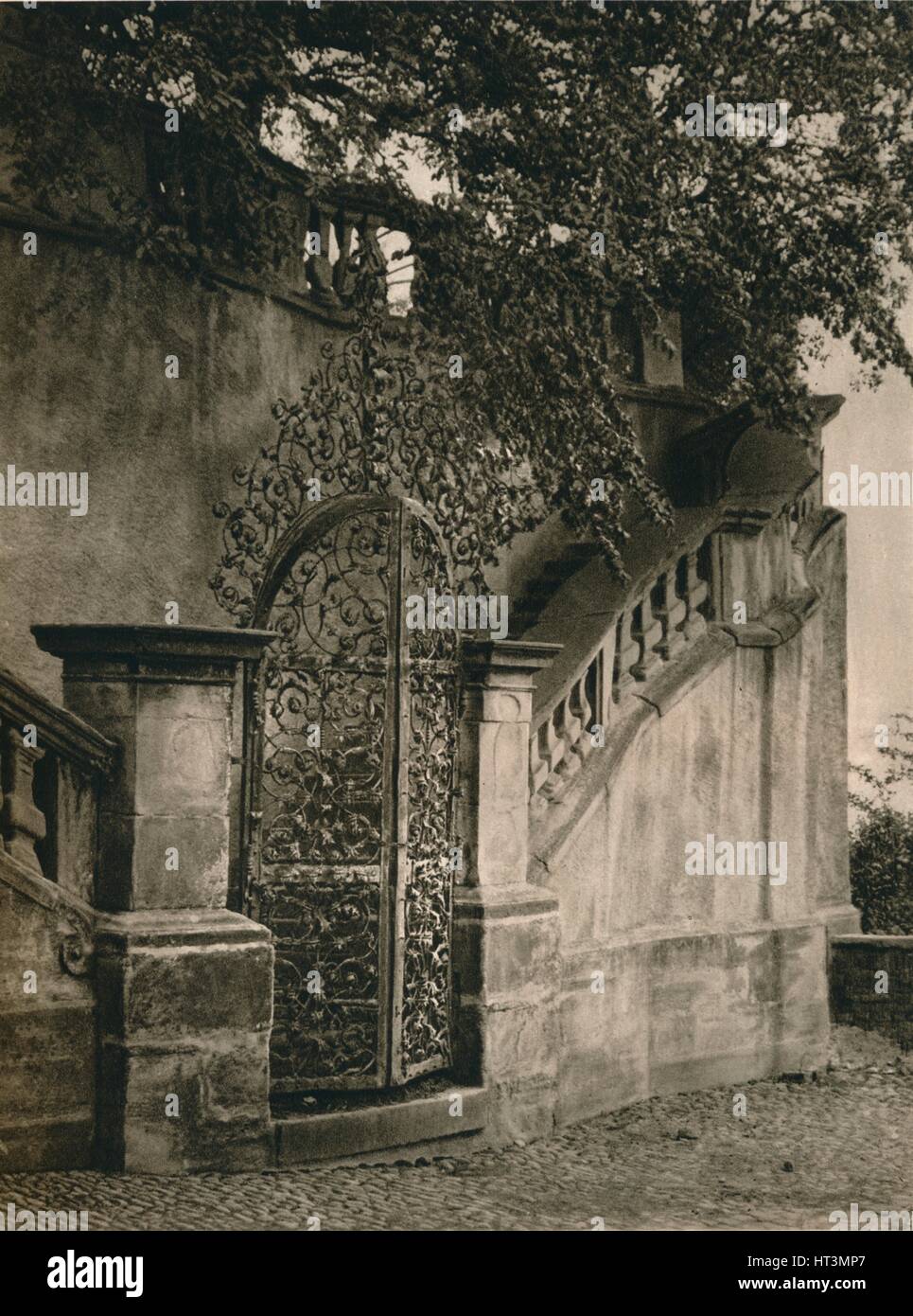 "Meersburg (Bodensee). Eintritt in das neue Schloss ", 1931. Künstler: Kurt Hielscher. Stockfoto