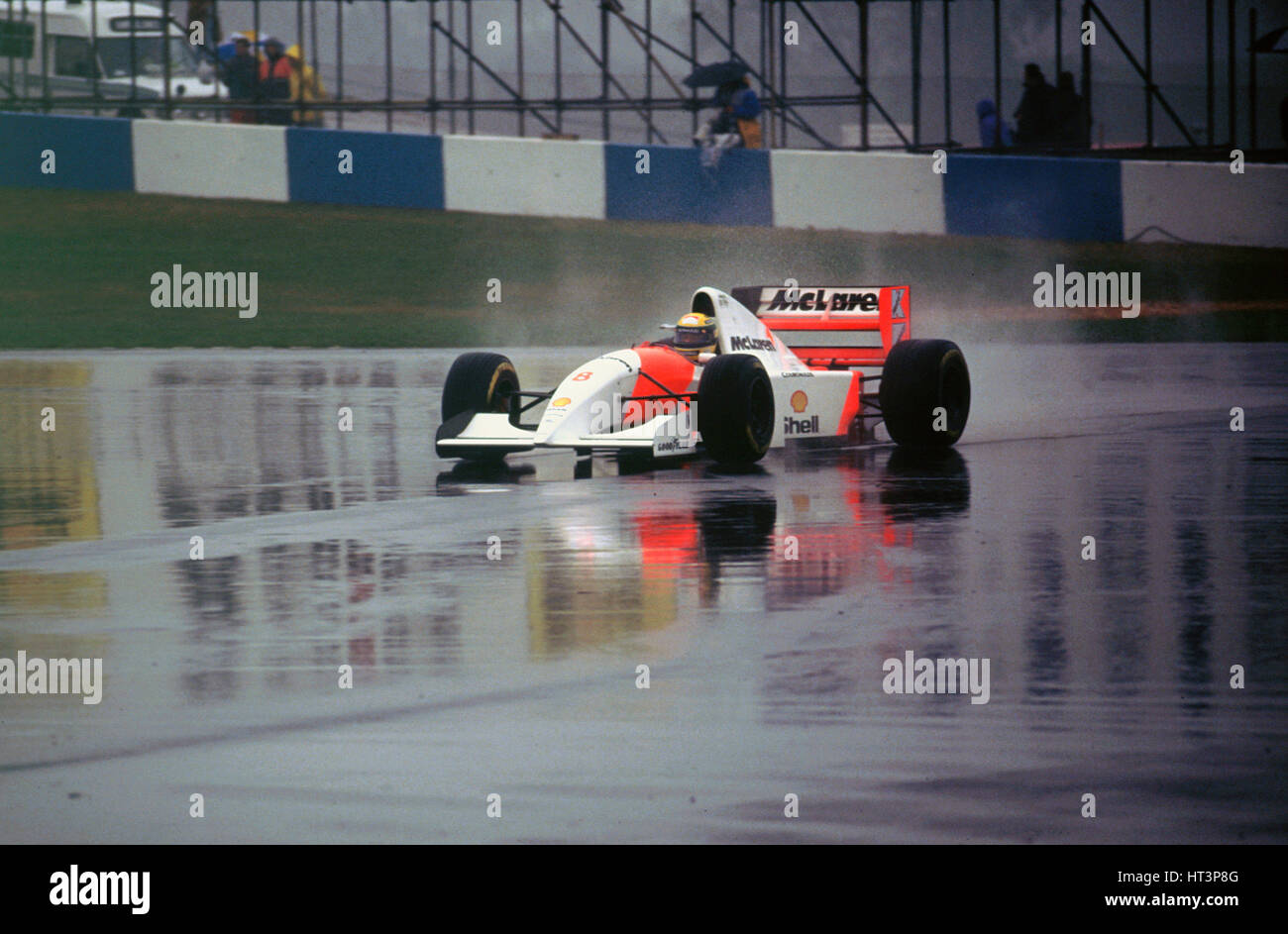 Ayrton Senna im McLaren MP4-8 1993 Grand Prix von Europa in Donington Künstler: unbekannt. Stockfoto