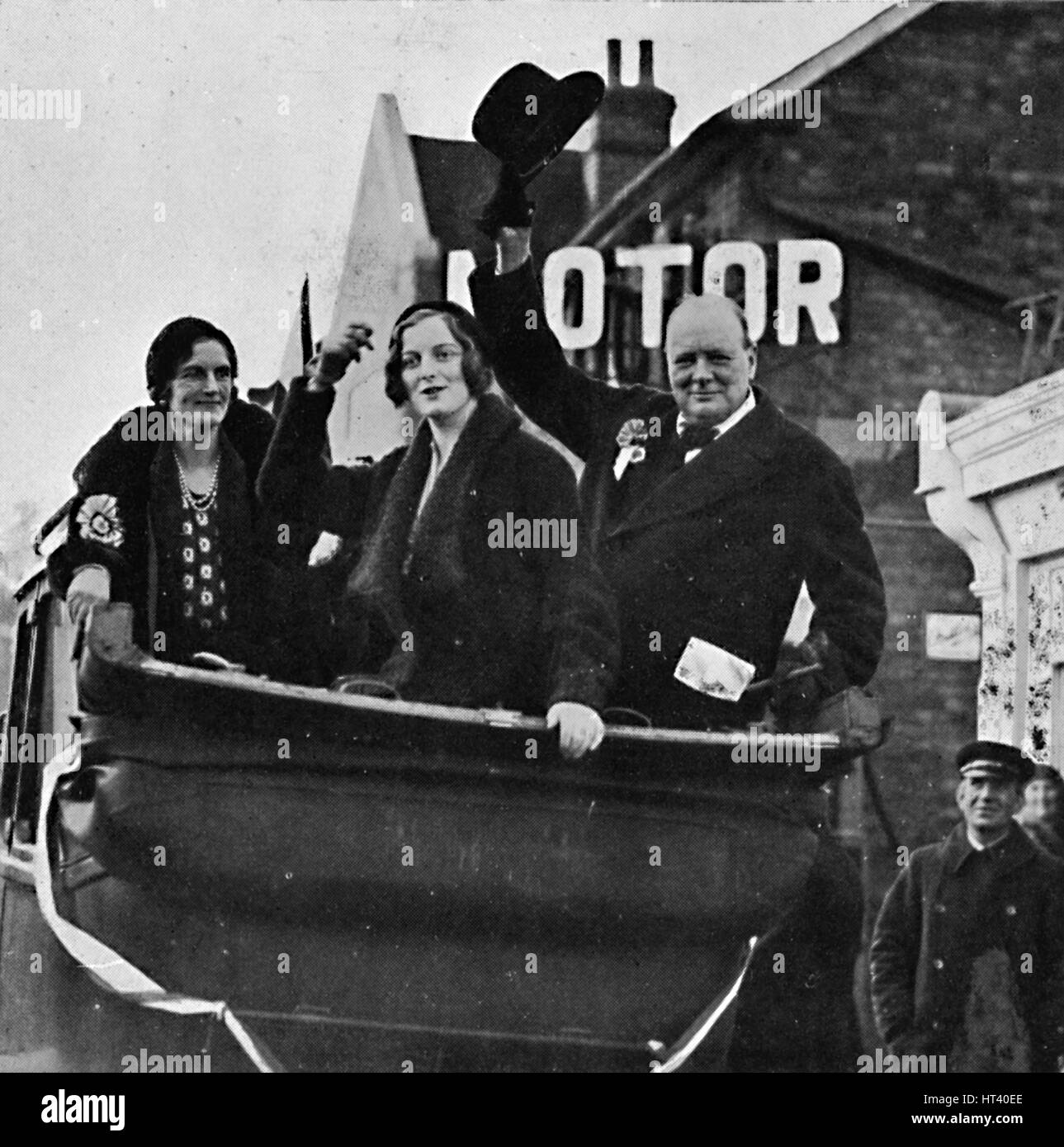 "Für Epping Frau Churchill und Tochter Diana Glück und Sieg teilen zurückgegeben", 1931, (1945).  Künstler: unbekannt. Stockfoto