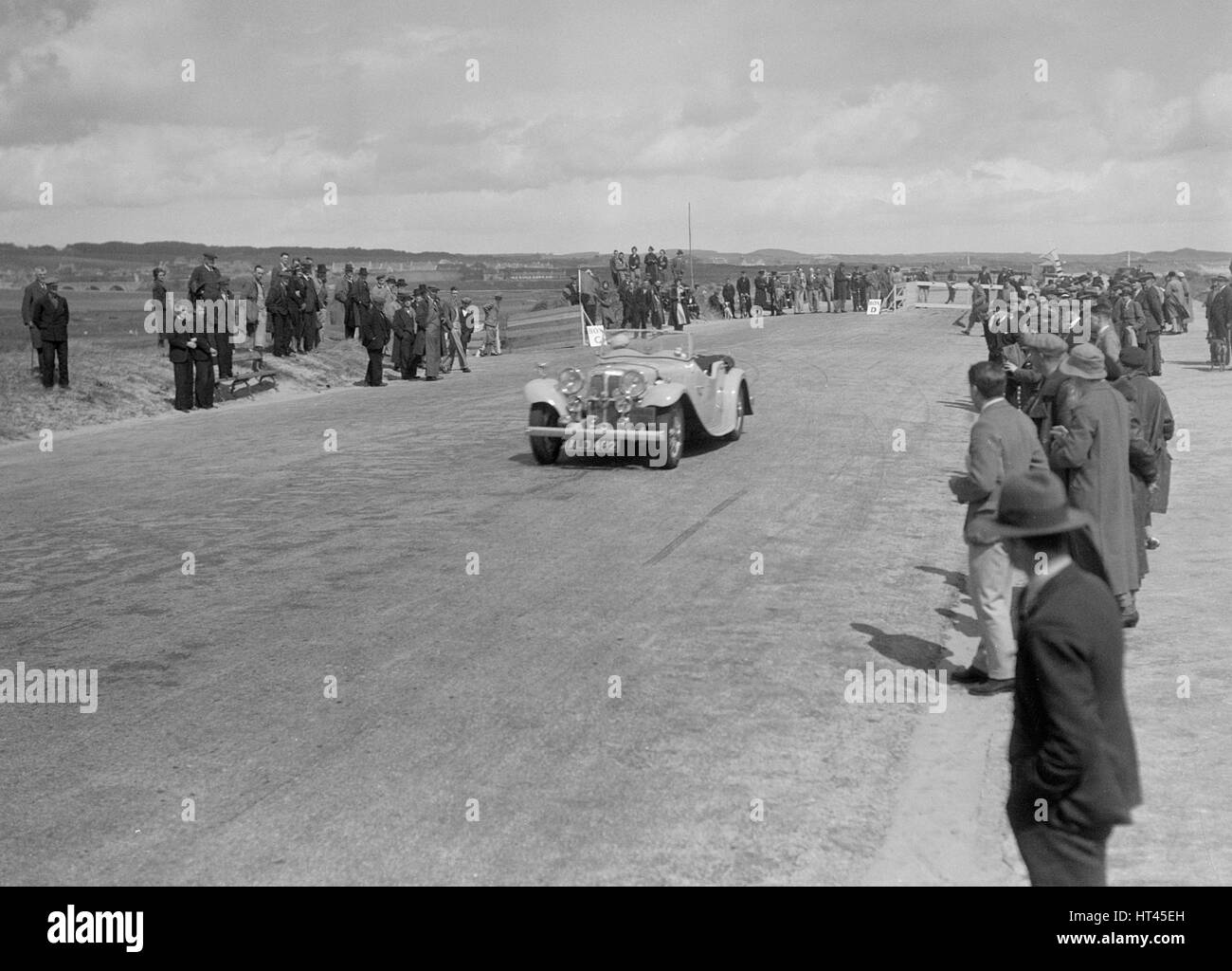 SS 1 4-sitzigen Tourer im Wettbewerb in der RSAC Scottish Rally, 1934. Künstler: Bill Brunell. Stockfoto