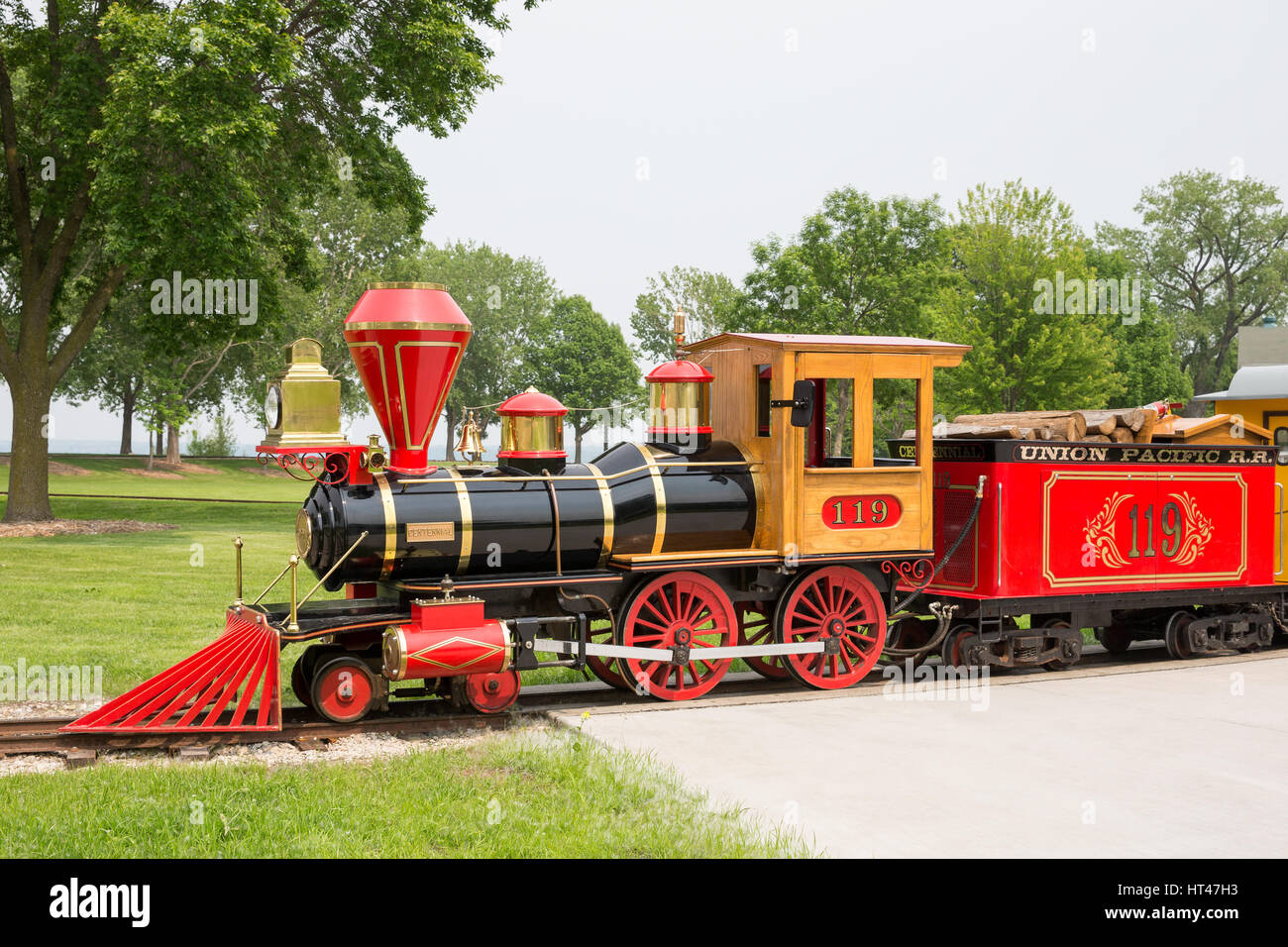 GREEN BAY WI - 9. Juni 2015: Schmalspur Zug Motor am Bay Beach Amusement Park, eine beliebte Touristenattraktion in Green Bay, Wisconsin.  Dies ist auf Stockfoto