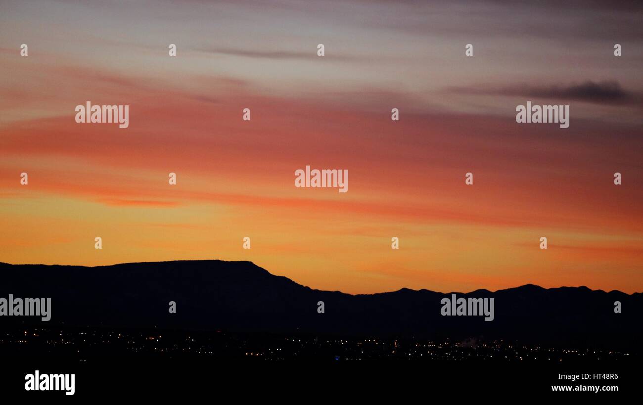 Berg-Sonnenaufgang am Sandia Berge in New Mexiko Stockfoto