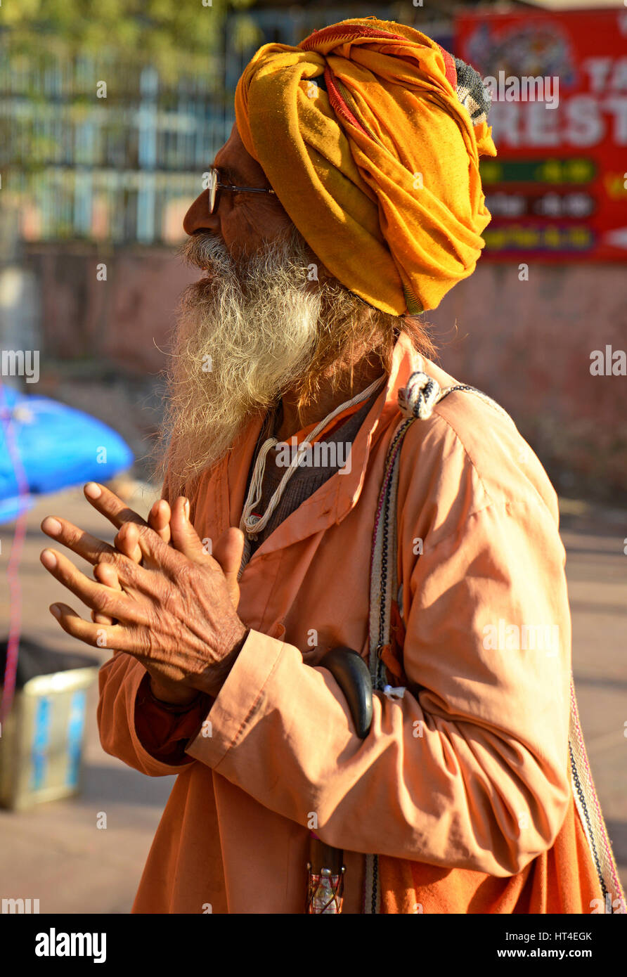 Heiligen indischen Sadhu in orange turban Stockfoto