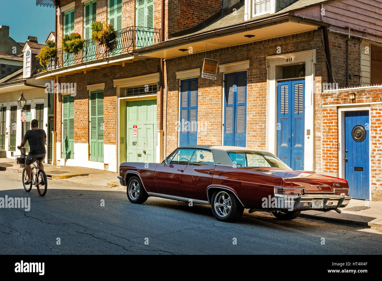 Oldtimer auf der Straße in New Orleans French Quarter. Stockfoto