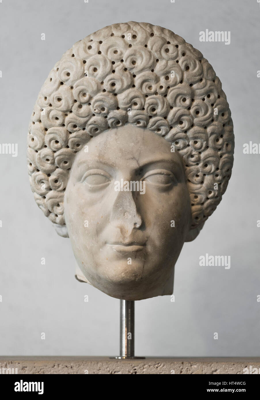 Rom. Italien. Porträt einer römischen Frau möglicherweise Domitia Longina (ca. 53-55-126-130 n. Chr.), Ehefrau des Kaisers Domitian, mit aufwendigen Frisur die Flav Stockfoto