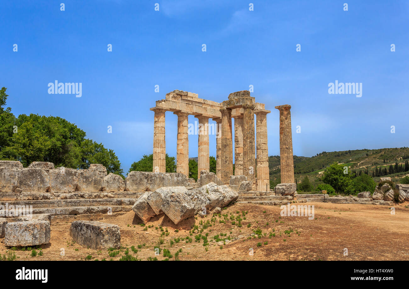 Ruinen des Zeus-Tempels im antiken Nemea, Corinthia Stockfoto