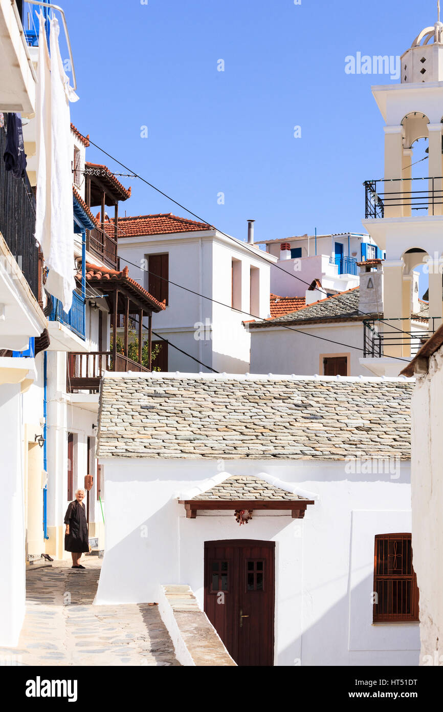 Schmale weiße Washed Straße, Skopelos Stadt Skopelos, Griechenland Stockfoto