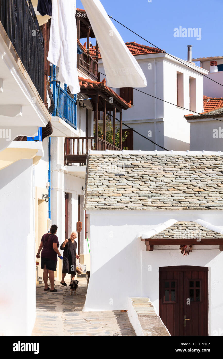 Schmale weiße Washed Straße, Skopelos Stadt Skopelos, Griechenland Stockfoto