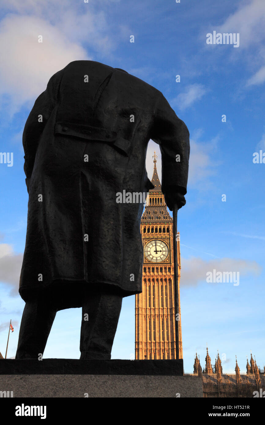 Winston Churchill Statue und Big Ben Clock Tower, North Bank, Westminster, London, England, Großbritannien Stockfoto