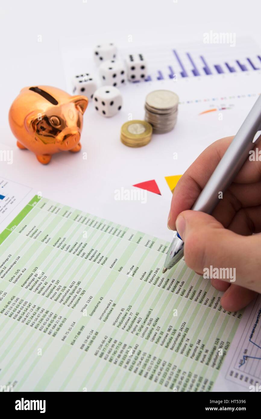 Münzen-Stack, Sparschwein, Geld sparen-Zusammensetzung Stockfoto