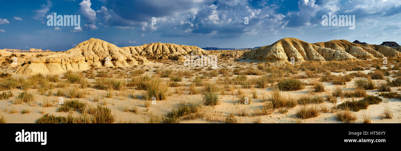 Bardena Blanca Felsformationen Bardenas Reales de Navarra Naturpark. Ein UNESCO-Weltkulturerbe Stockfoto