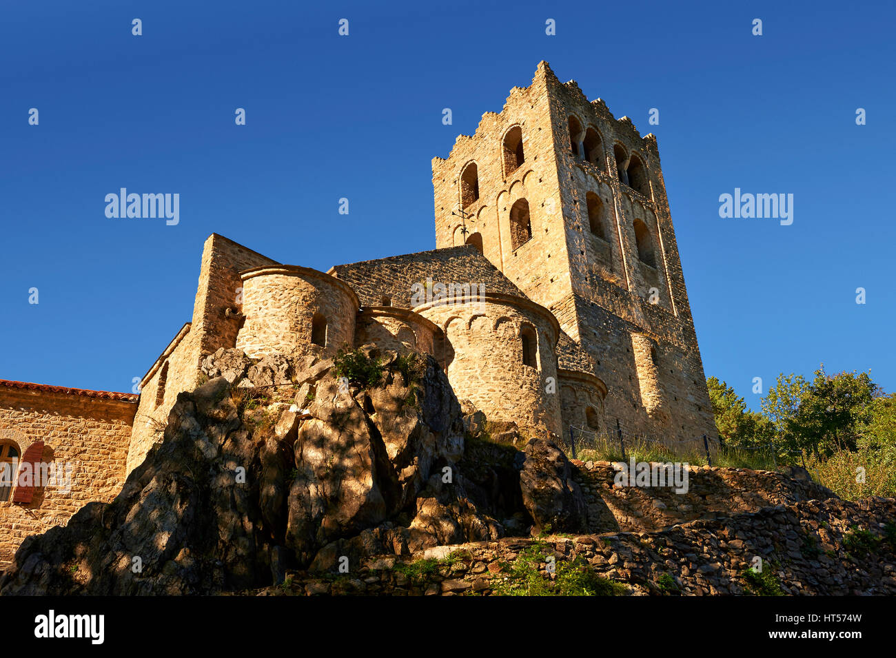 Der erste oder Lombard Romanesque Art Abtei von Saint Martin-du-Canigou in den Pyrenäen, Orientales Abteilung, Frankreich. Stockfoto