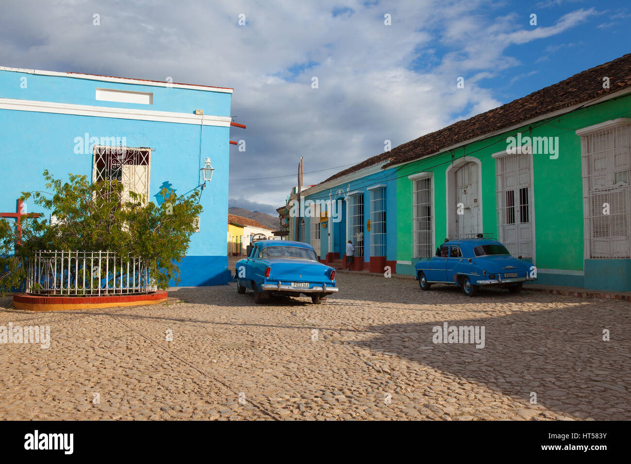 Trinidad, Kuba - Januar 30,2017: Plaza Mayor-Principal Square von Trinidad. Typische Gebäude im Kolonialstil mit Fenster aus Holz Rost in Trinidad, Kuba. Eine Stockfoto