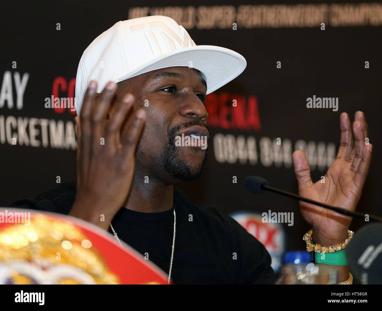 Floyd Mayweather Jr während der Pressekonferenz im Savoy Hotel in London. Stockfoto
