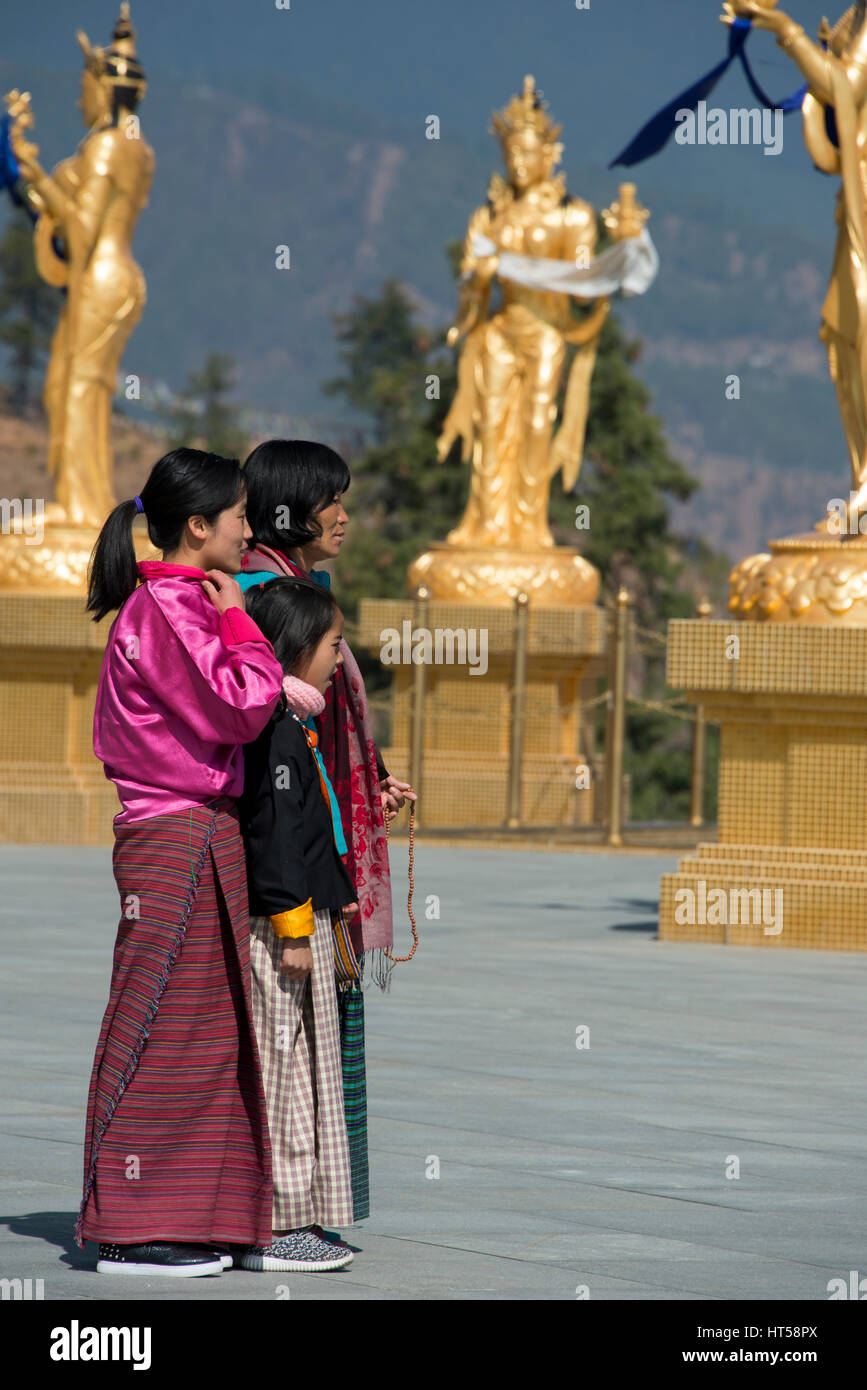 Thimphu, Bhutan Hauptstadt von Bhutan. Dordenma Buddha-Statue. Goldene Statuen um eines der größten Buddha-Statuen der Welt. Stockfoto