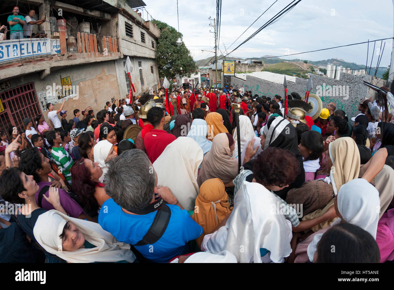Venezuela, Caracas, Petare, Miranda, 06.04.2012. Dramatisierung der Kreuzigung Jesu Christi in El Nazareno Nachbarschaft in Petare. Stockfoto
