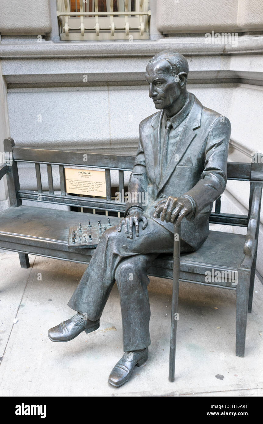 Statue des polnischen zweiten Weltkrieges Widerstandskämpfer Jan Karski, polnischen Konsulat, NYC, USA Stockfoto