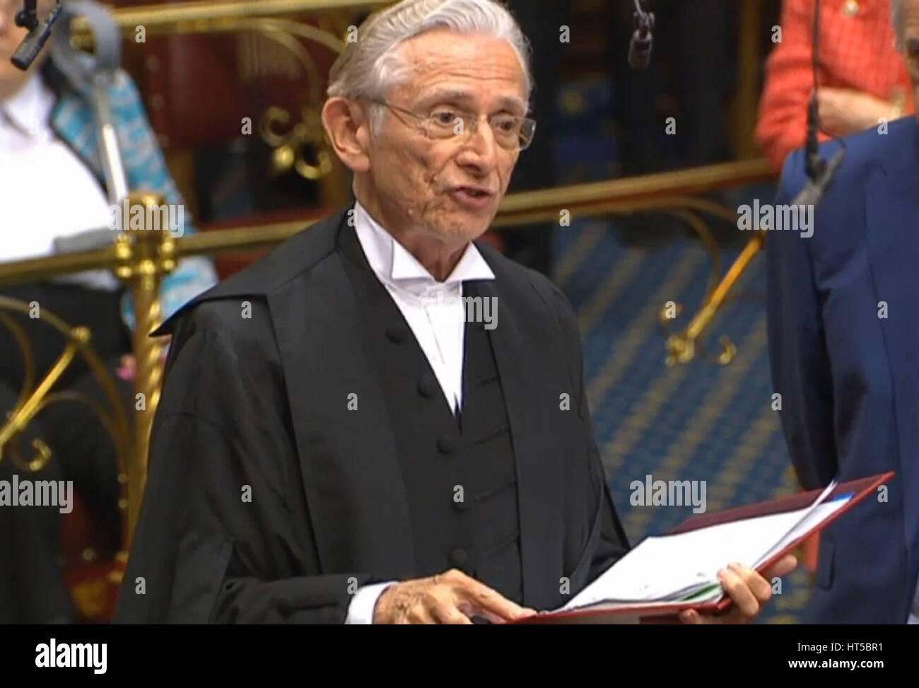 Lord Fowler, der Lord-Sprecher, spricht im Londoner House of Lords, als Kollegen dem Brexit-Gesetz der Regierung eine zweite Niederlage zugefügt haben, indem sie eine „deutliche“ parlamentarische Abstimmung über das endgültige Scheidungsabkommen forderten. Stockfoto