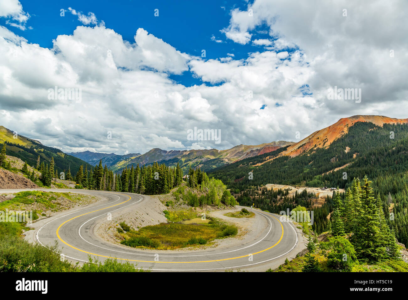 Die San Juan Skyway bildet eine 233 Meile Schleife im südwestlichen Colorado durchqueren das Herzstück der San-Juan-Gebirge Festuring atemberaubende Aussicht auf die Berge eine Stockfoto