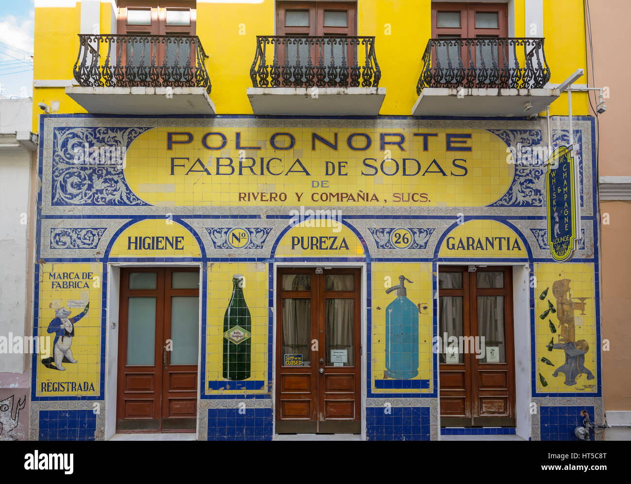 VORDERE FASSADE POLO NORTE FABRICA DE SODAS SODA FABRIK CALLE TETUÁN ALTEN SAN JUAN PUERTO RICO Stockfoto