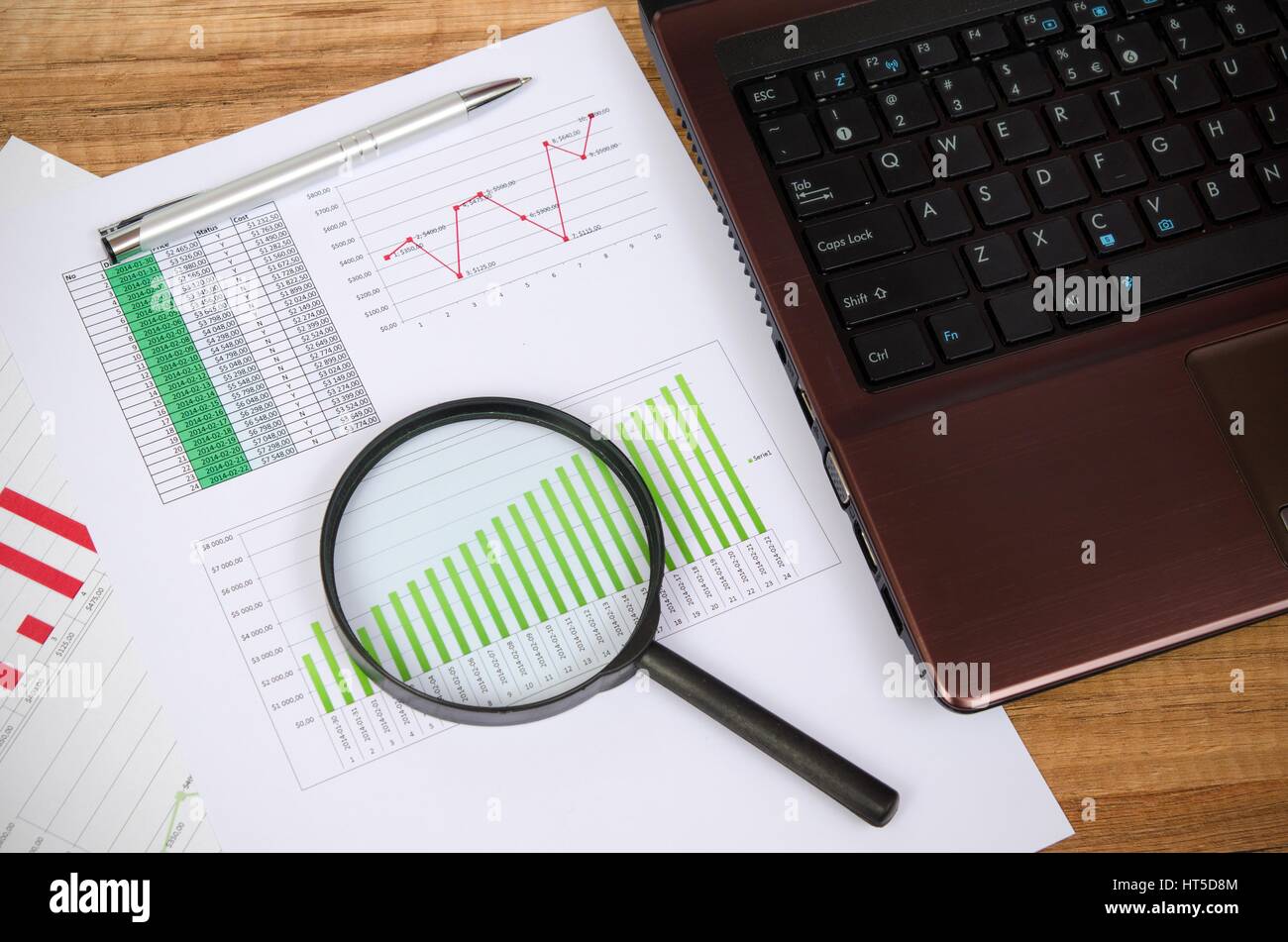 Bildschirmlupe betriebswirtschaftlichen Hintergrund. Einsatz für Unternehmen strategische Verhalten Zusammensetzung Stockfoto