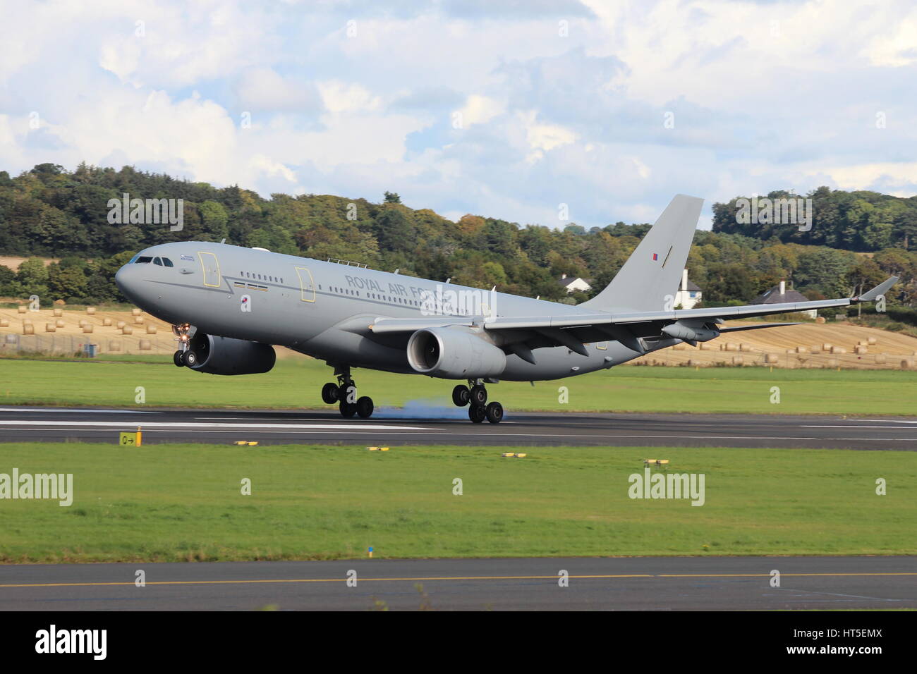 ZZ338, ein Airbus-Voyager-KC.2, betrieben durch die Royal Air Force (RAF), am Flughafen Prestwick in Ayrshire. Stockfoto