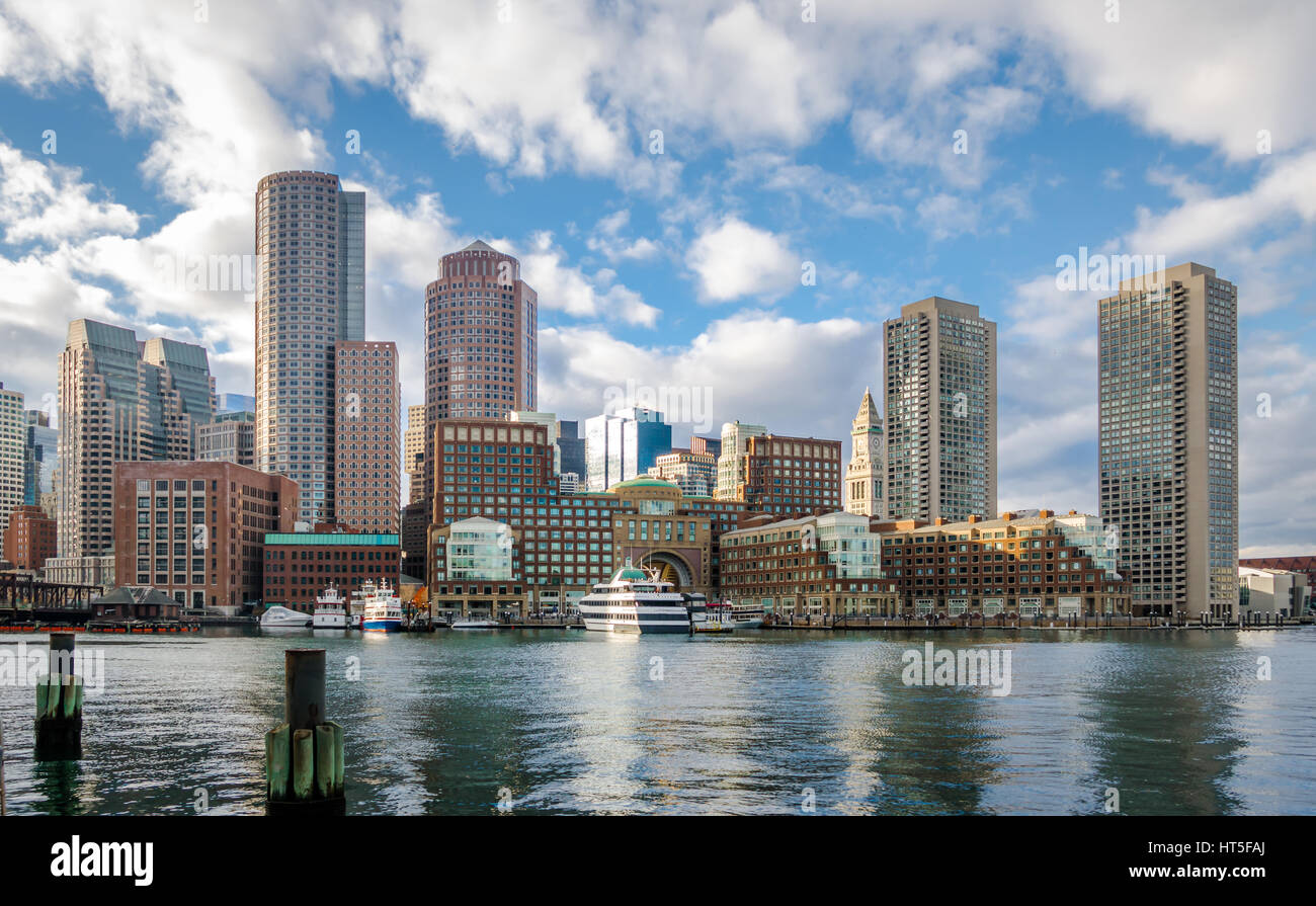 Boston Harbor und Financial District Skyline - Boston, Massachusetts, USA Stockfoto
