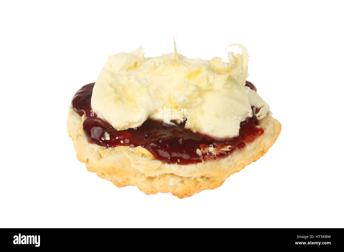 Marmelade und Cornish Clotted Cream Scone isoliert gegen weiß Stockfoto
