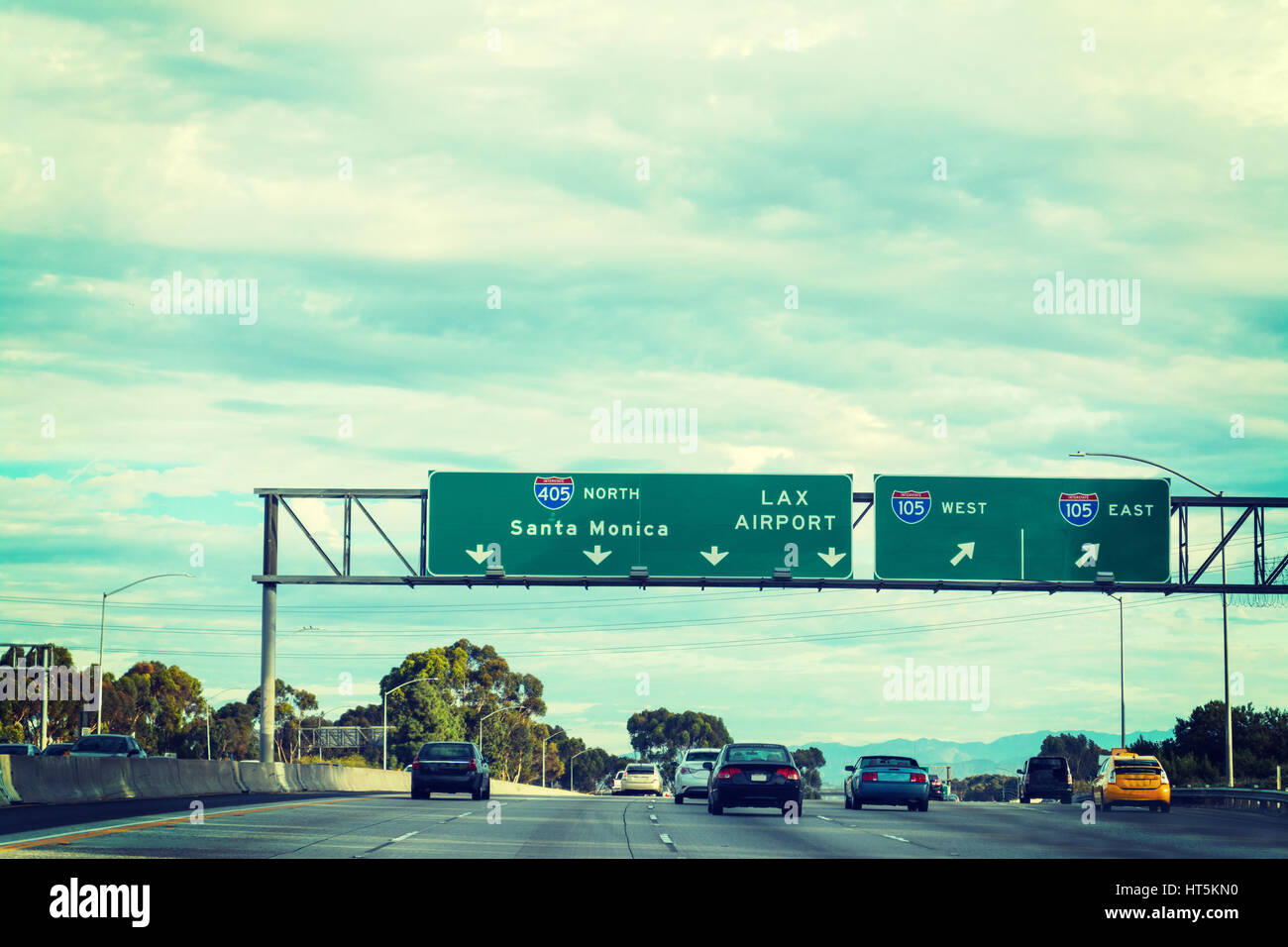 405 Freeway nordwärts an einem bewölkten Tag, California Stockfoto