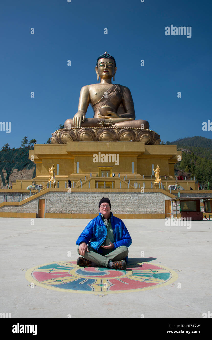Thimphu, Bhutan Hauptstadt von Bhutan. Dordenma Buddha-Statue. Einer der größten Buddha-Statuen (in dieser Position) in der Welt. Das Hotel liegt an der Spitze des K Stockfoto